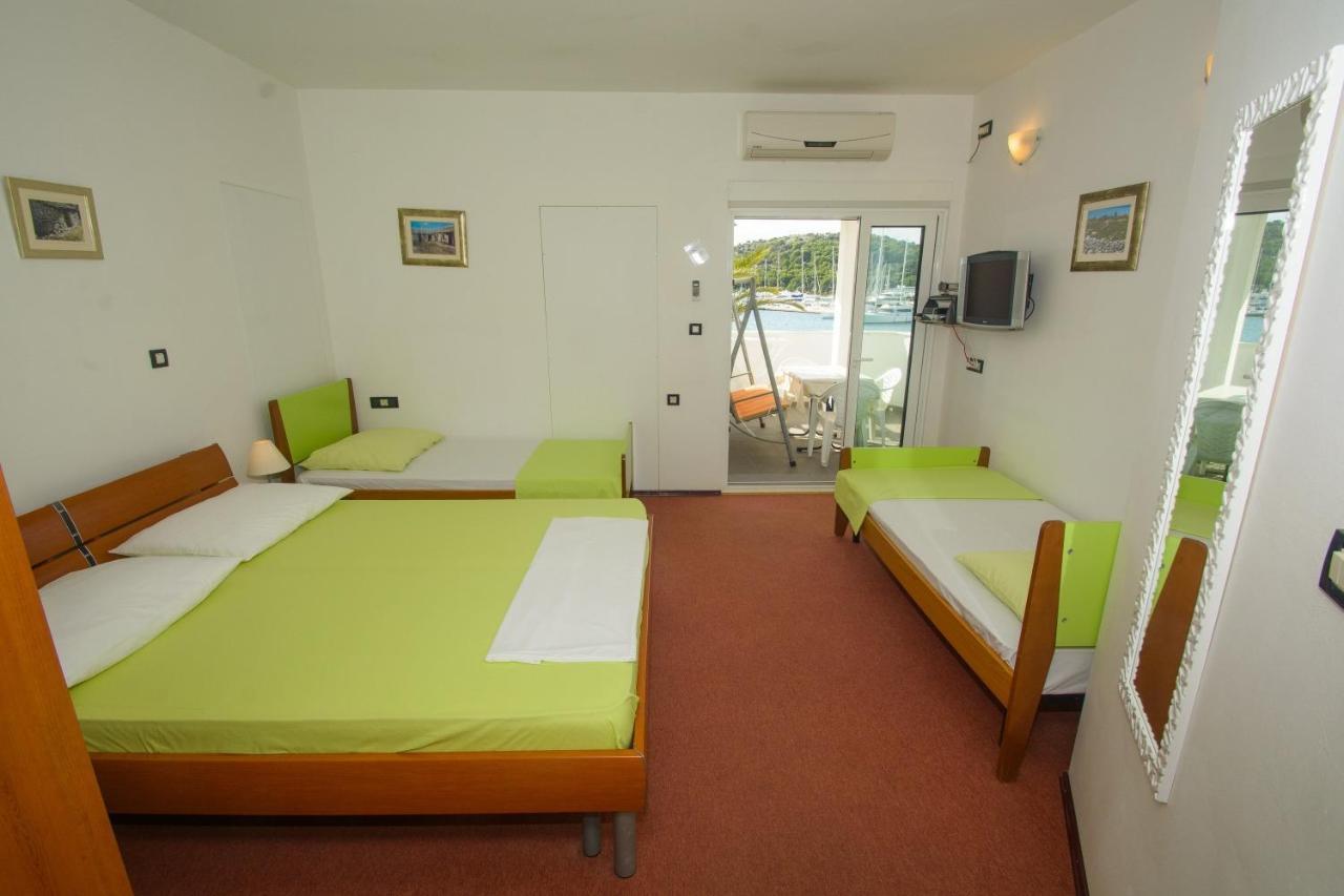 Apartments Marija - By The Sea Rogoznica  Buitenkant foto